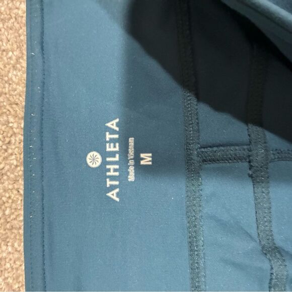 Athleta Salutation Stash Pocket Capri Leggings Blue Floral Lace Print Size M - Picture 3 of 4